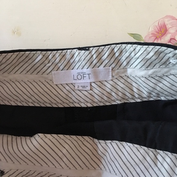 🎉🎉🎉Bundle and save🎉🎉🎉 LOFT Black Shorts - Picture 2 of 5